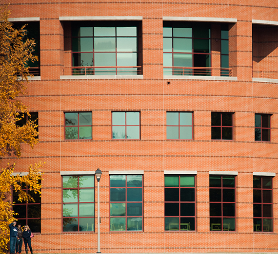 2025-26학년도에 합류하는 신임 교수진들의 정면 사진